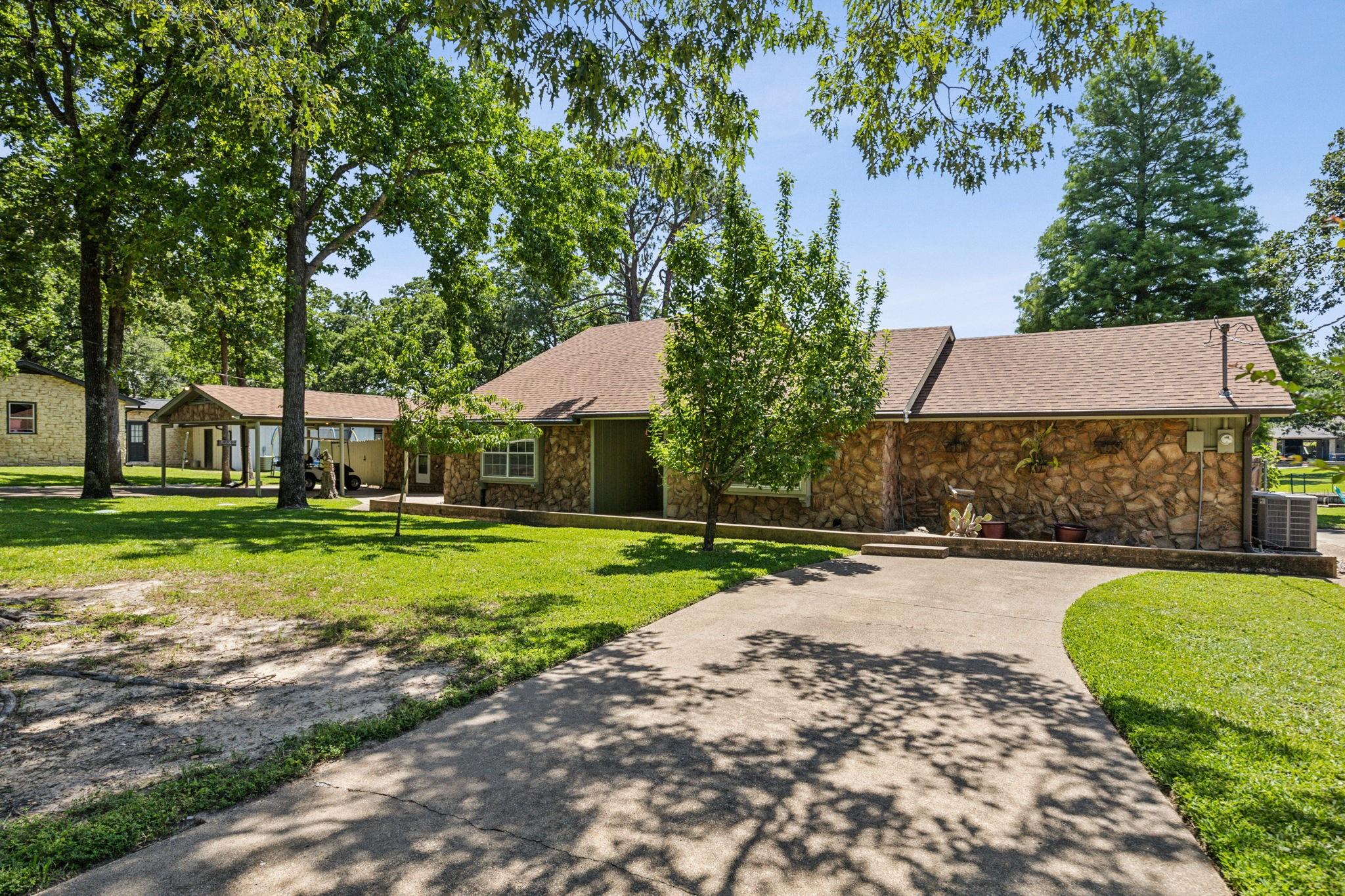 Bayside on Cedar Creek — lakefront vacation home on Cedar Creek Lake, Texas
